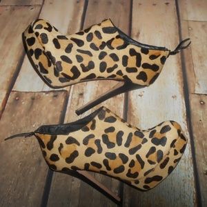 House Of Harlow 1960 Leopard Platform Heels